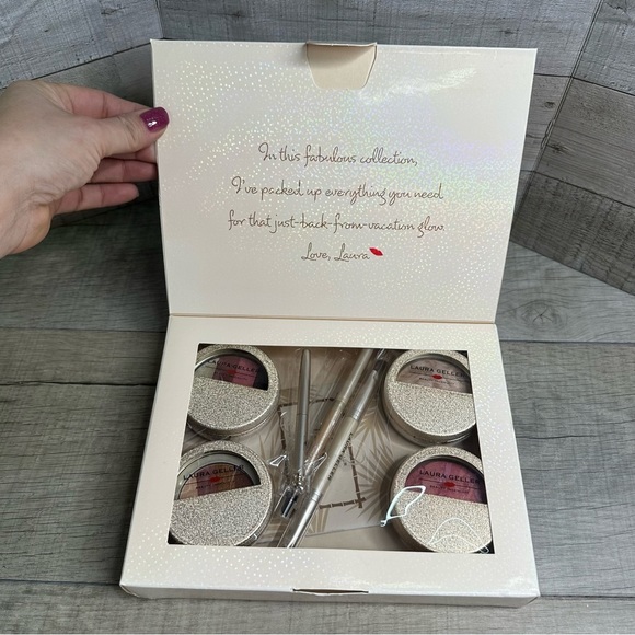 Laura Geller Other - Laura Geller Escape To The Tropics 7 pc set